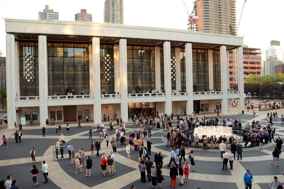 011 New York City Ballet In The David H Koch Theater With People